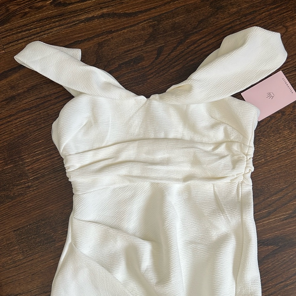 Hello Molly white midi dress with off the shoulder straps. Zip closure.